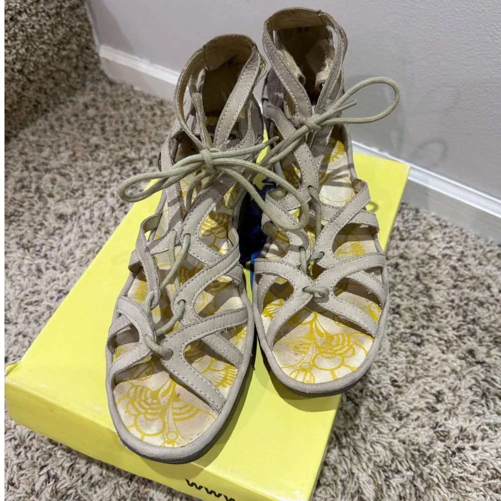 Fly London Yasi Taupe Leather Lace Up Wedge Sandals Womens 40 P500663013